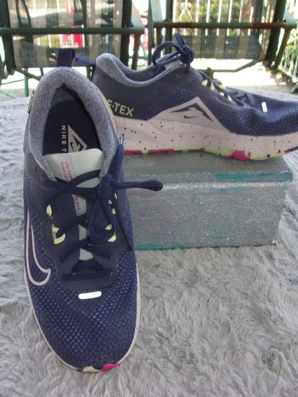 S-243 WOMENS NIKE JUNIPER TRAIL 2 GOR-TEX SNEAKERS
